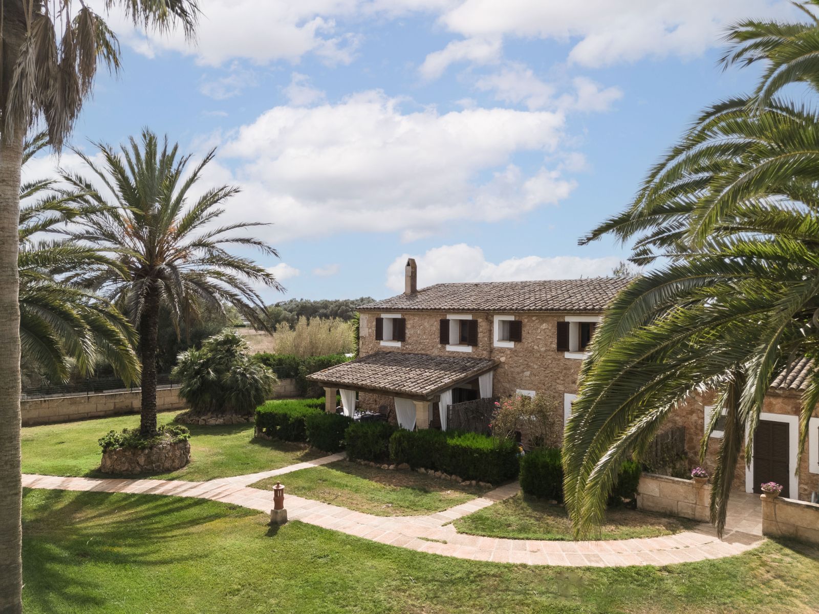 Finca Hotel Es Torrent · Rooms and villas