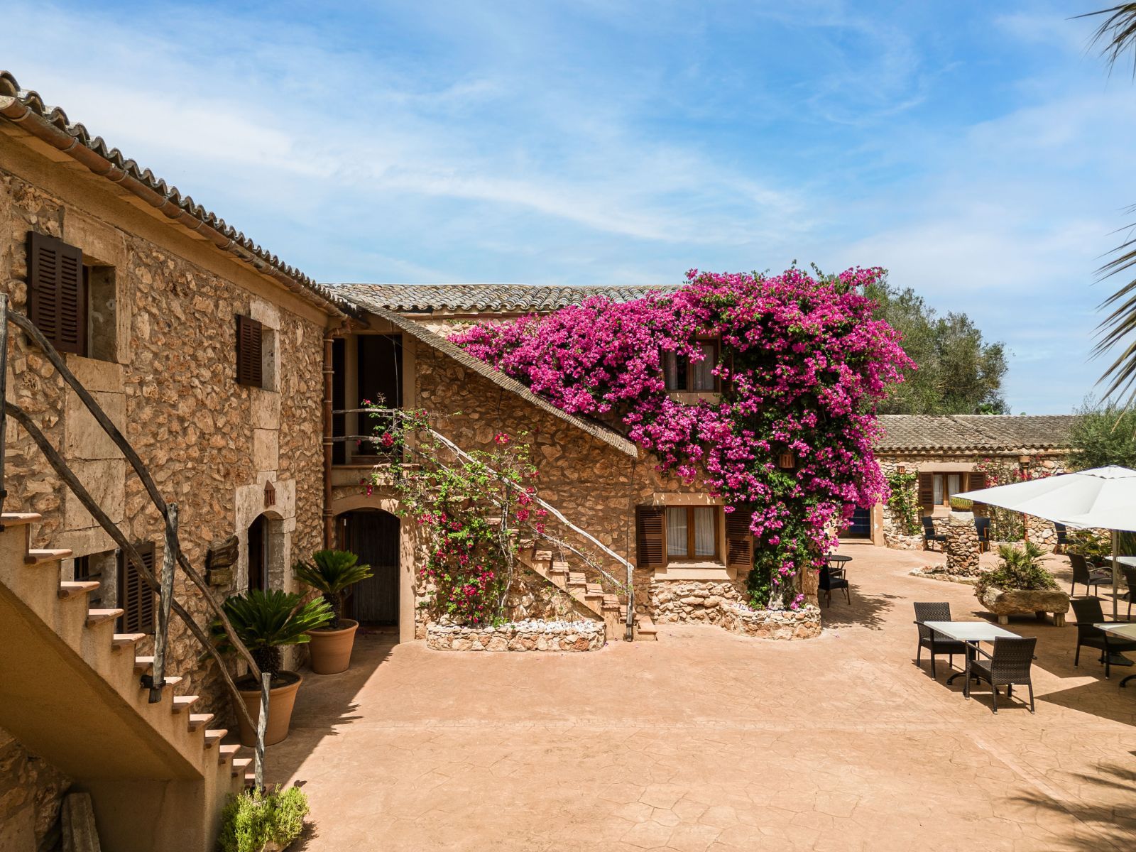 Finca Hotel Es Torrent · Rooms and villas