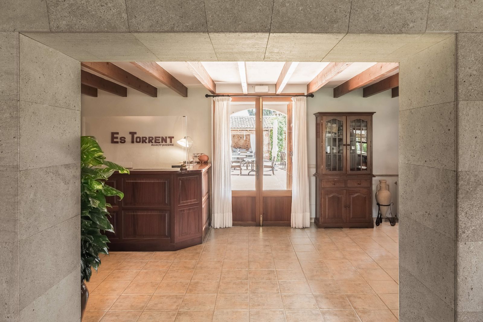 Finca Hotel Es Torrent · Services & Facilities