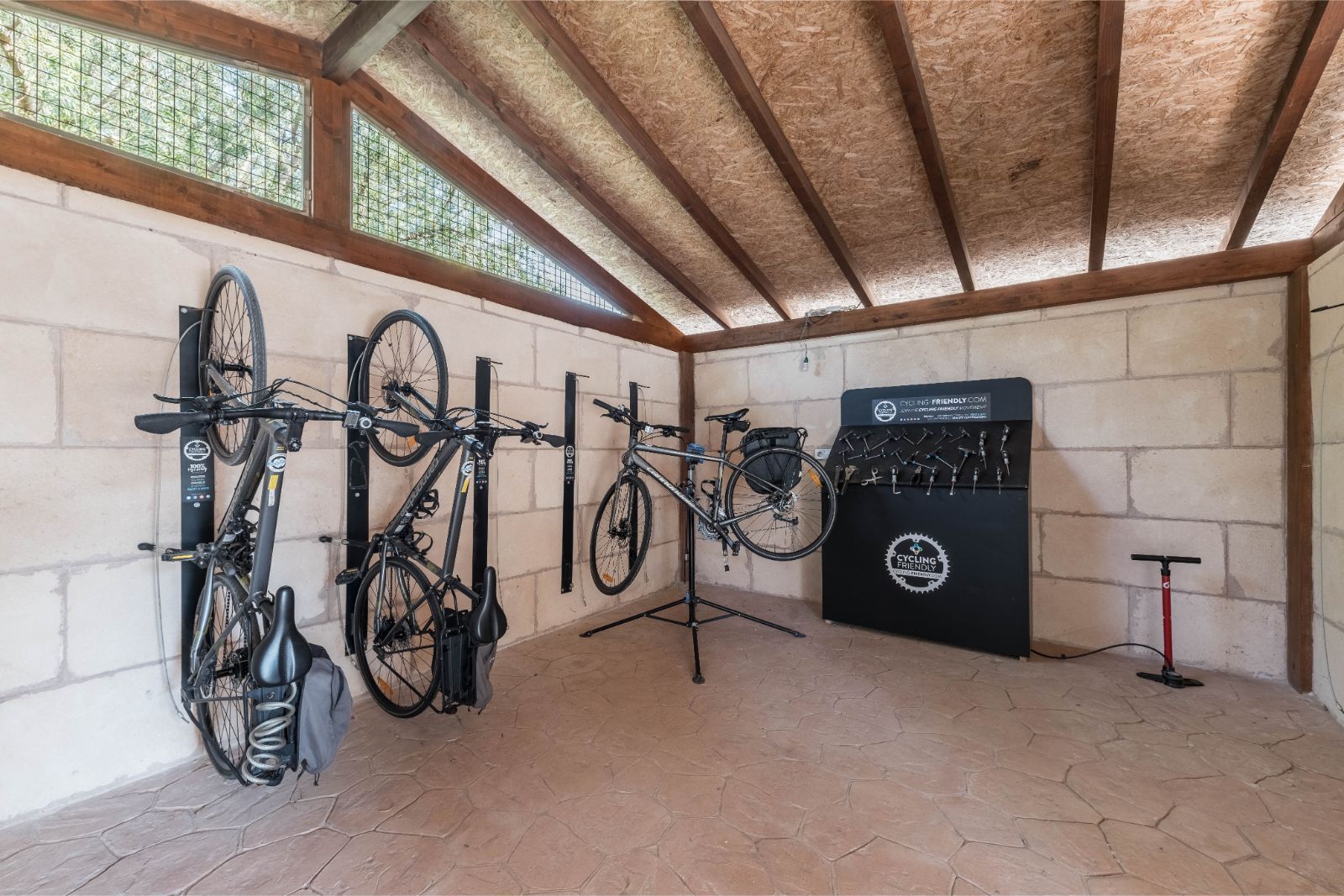 Finca Hotel Es Torrent · Services & Facilities