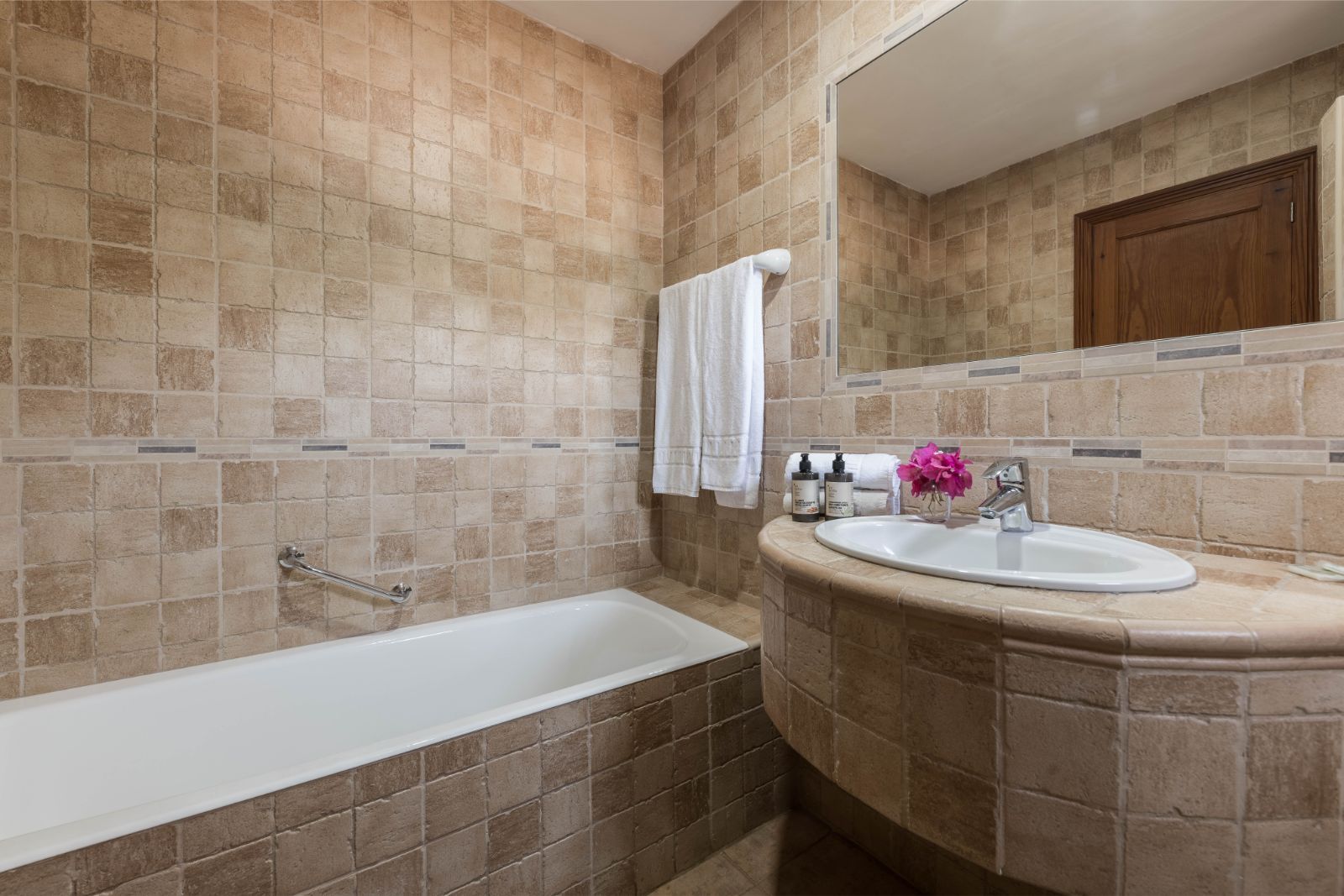 Finca Hotel Es Torrent · Suite con balcón